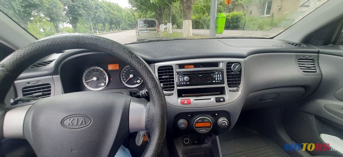 2005' Kia Rio photo #3