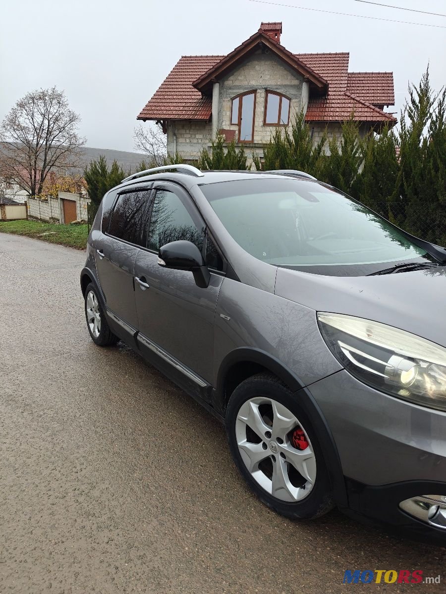 2013' Renault Scenic photo #6