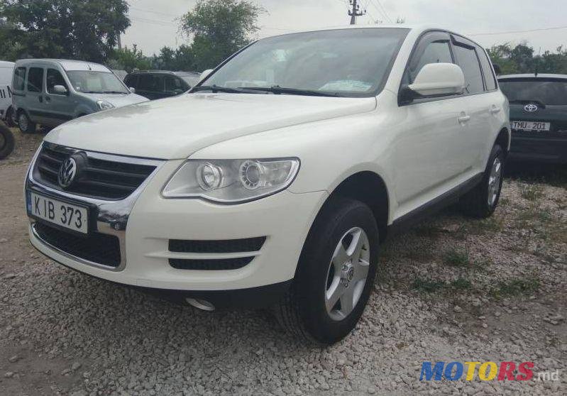 2008' Volkswagen Touareg photo #2