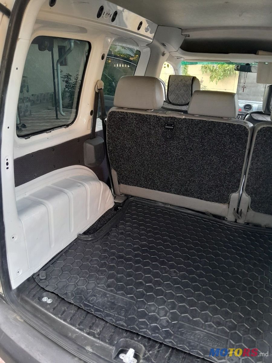 2008' Volkswagen Caddy photo #4