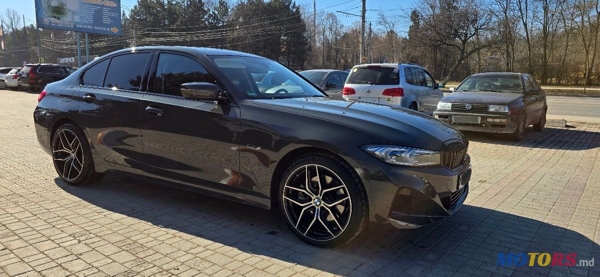 2022' BMW 3 Series photo #2