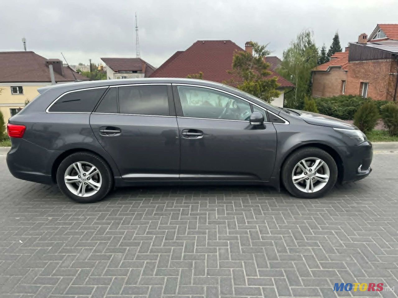 2014' Toyota Avensis photo #3
