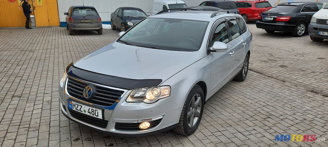 2010' Volkswagen Passat photo #2