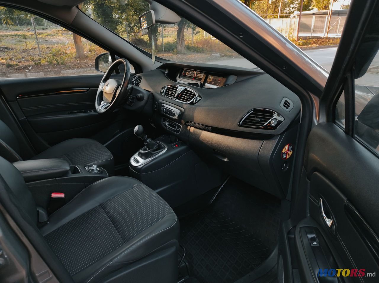 2013' Renault Scenic photo #6