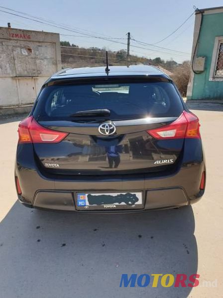 2014' Toyota Auris photo #2