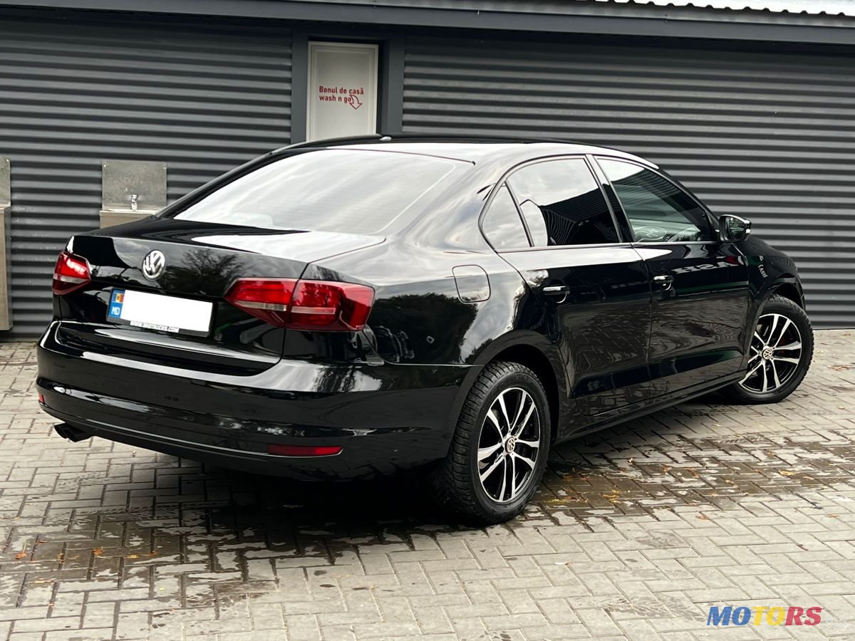 2017' Volkswagen Jetta photo #3