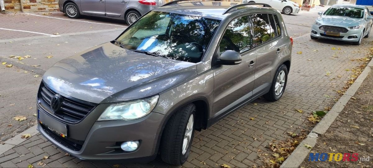 2010' Volkswagen Tiguan photo #3