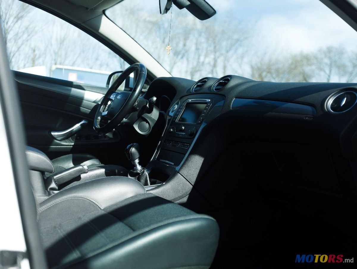 2011' Ford Mondeo photo #1