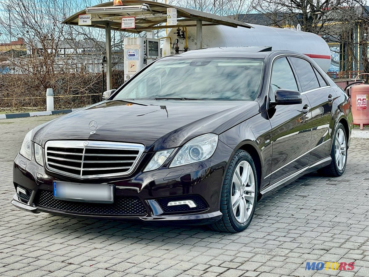 2011' Mercedes-Benz E Класс photo #1