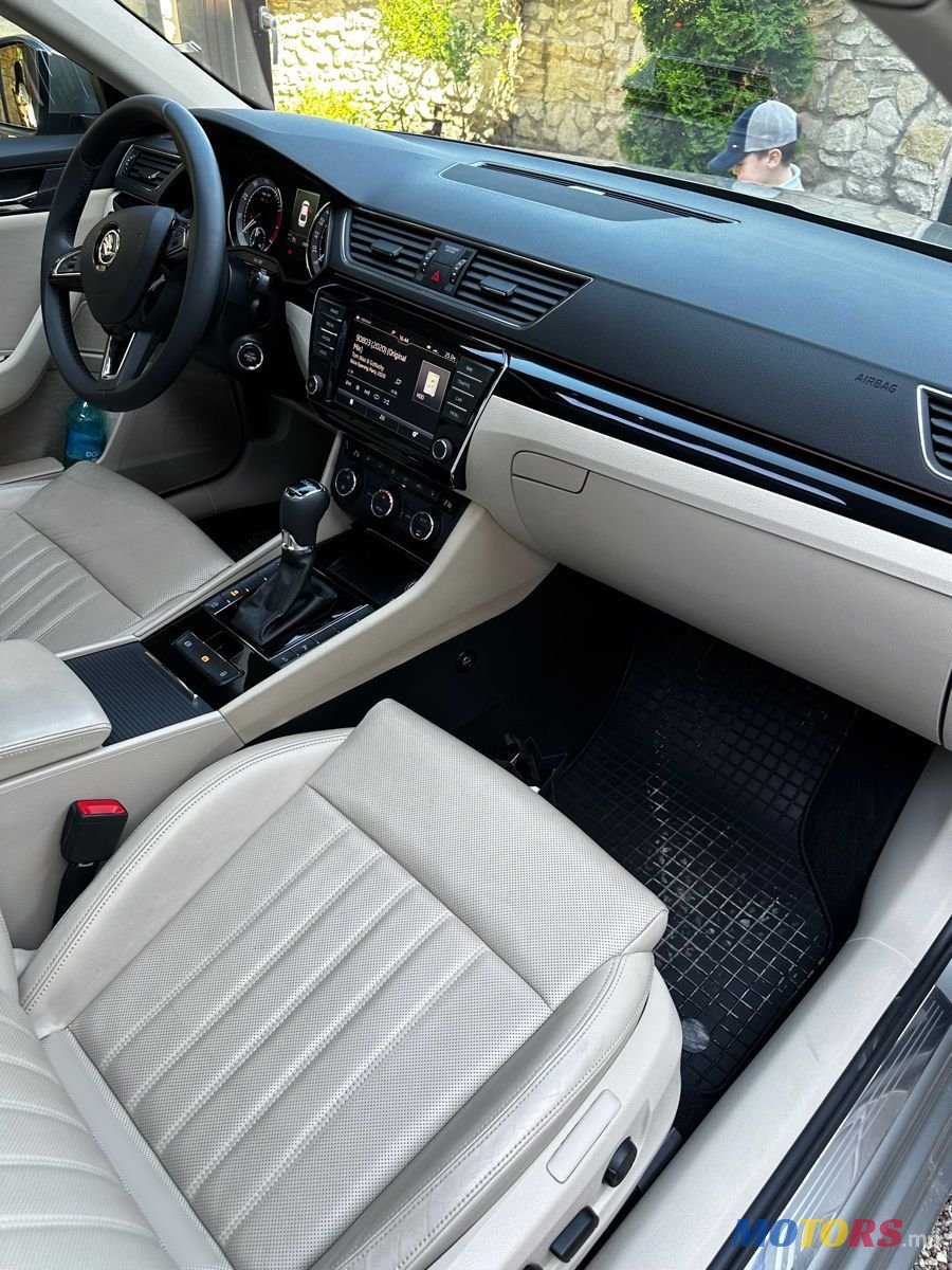 2016' Skoda Superb photo #5
