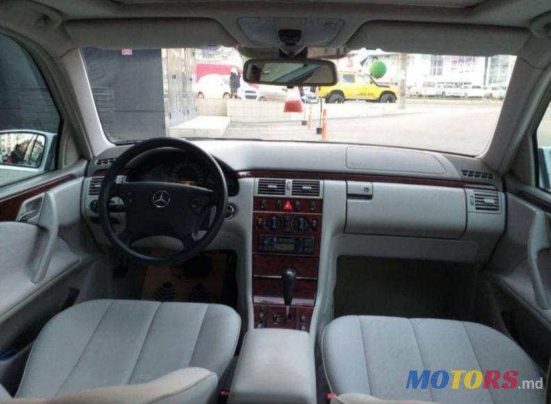 2001' Mercedes-Benz E photo #1
