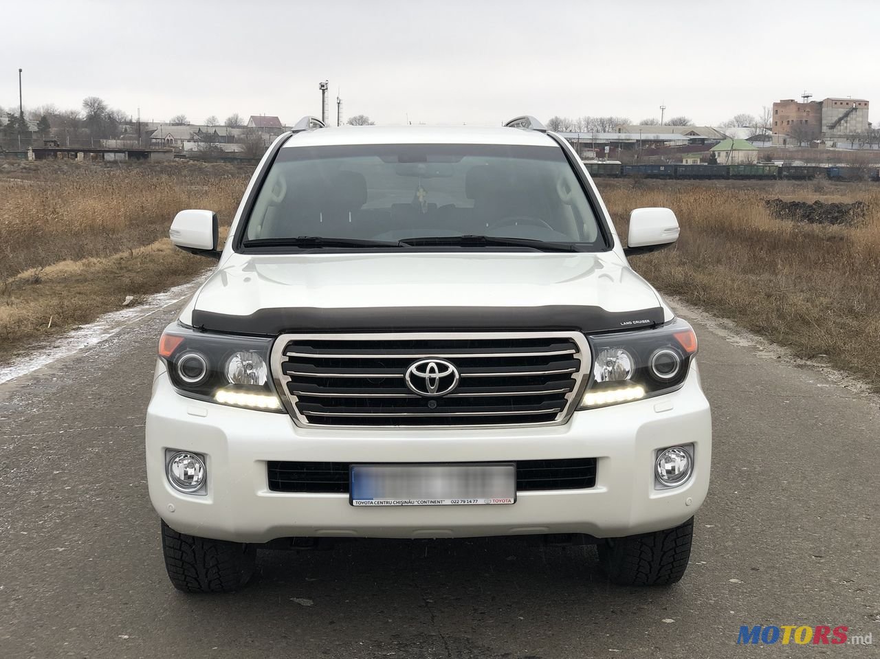 2014' Toyota Land Cruiser photo #2