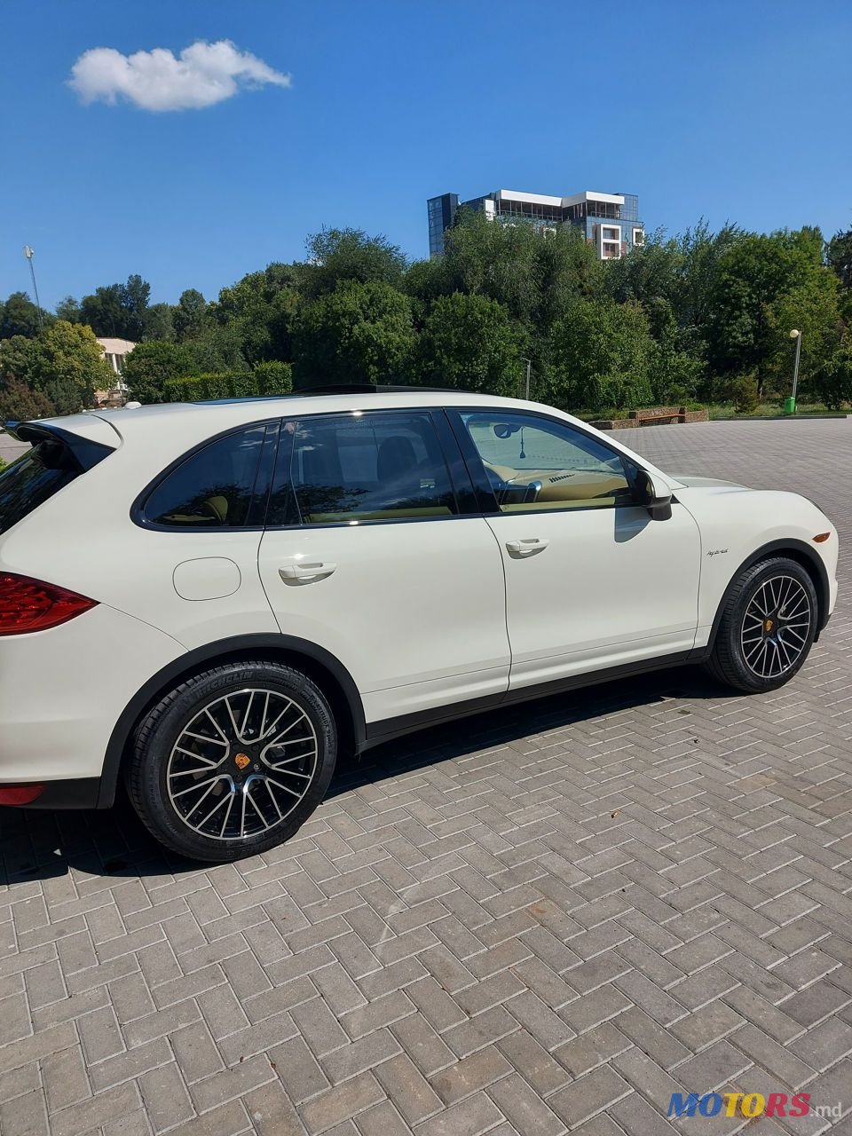 2011' Porsche Cayenne photo #4