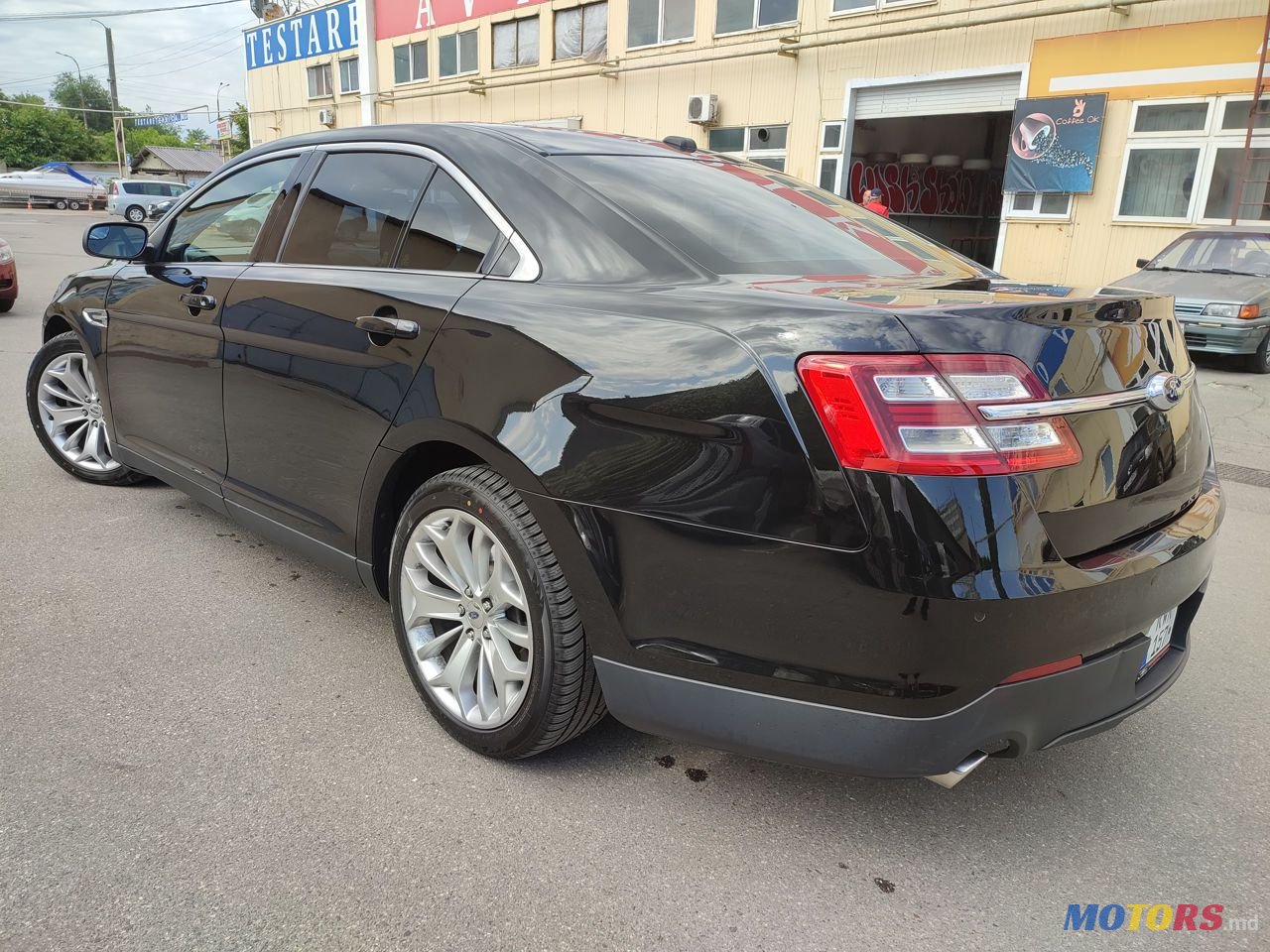 2013' Ford Taurus photo #3