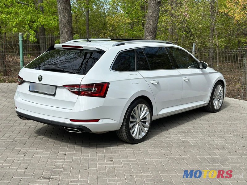 2016' Skoda Superb photo #5
