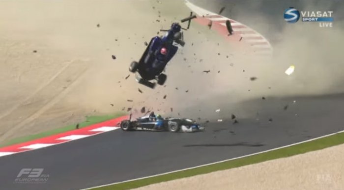 S-a rotit de câteva ori în aer. Accident grav în etapa Formula 3 din Austria