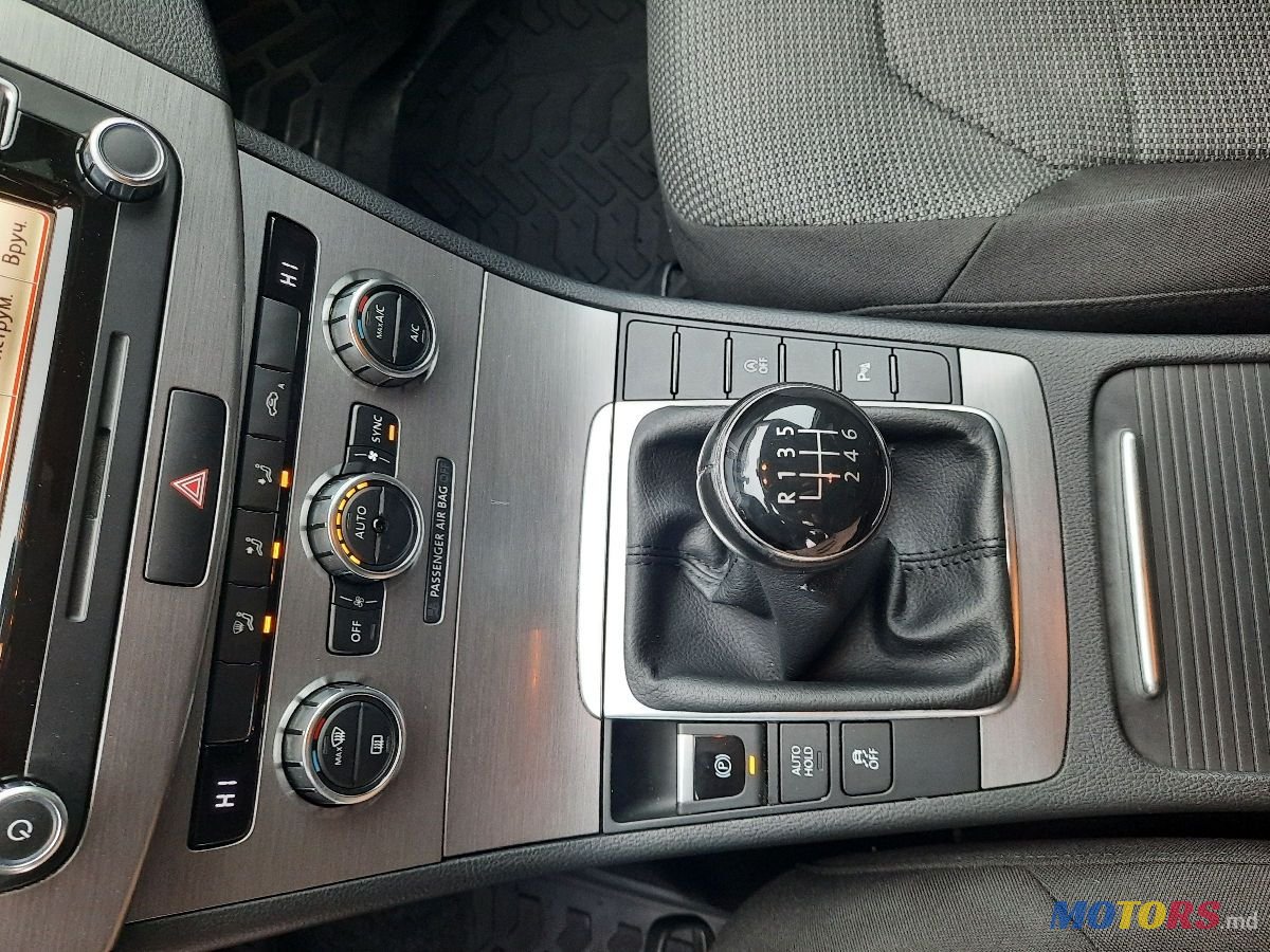 2014' Volkswagen Passat photo #4