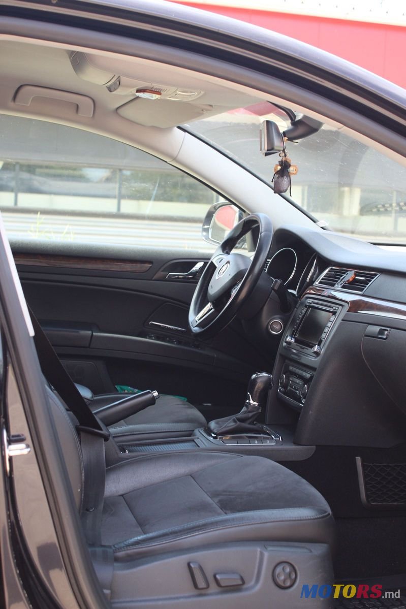 2013' Skoda Superb photo #3