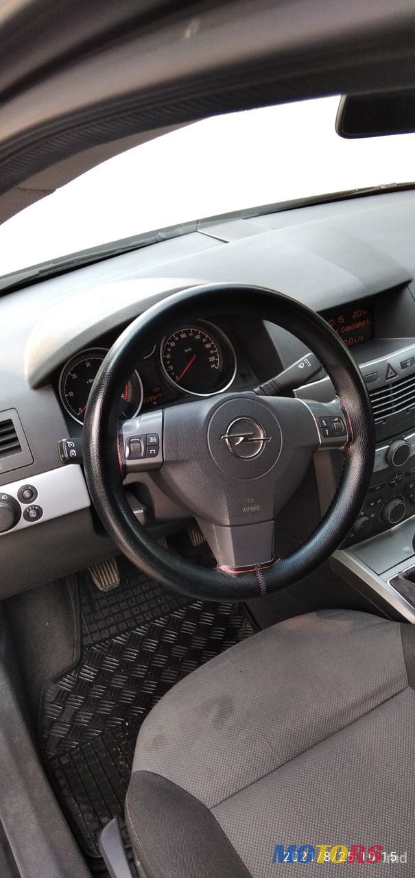 2005' Opel Astra photo #3