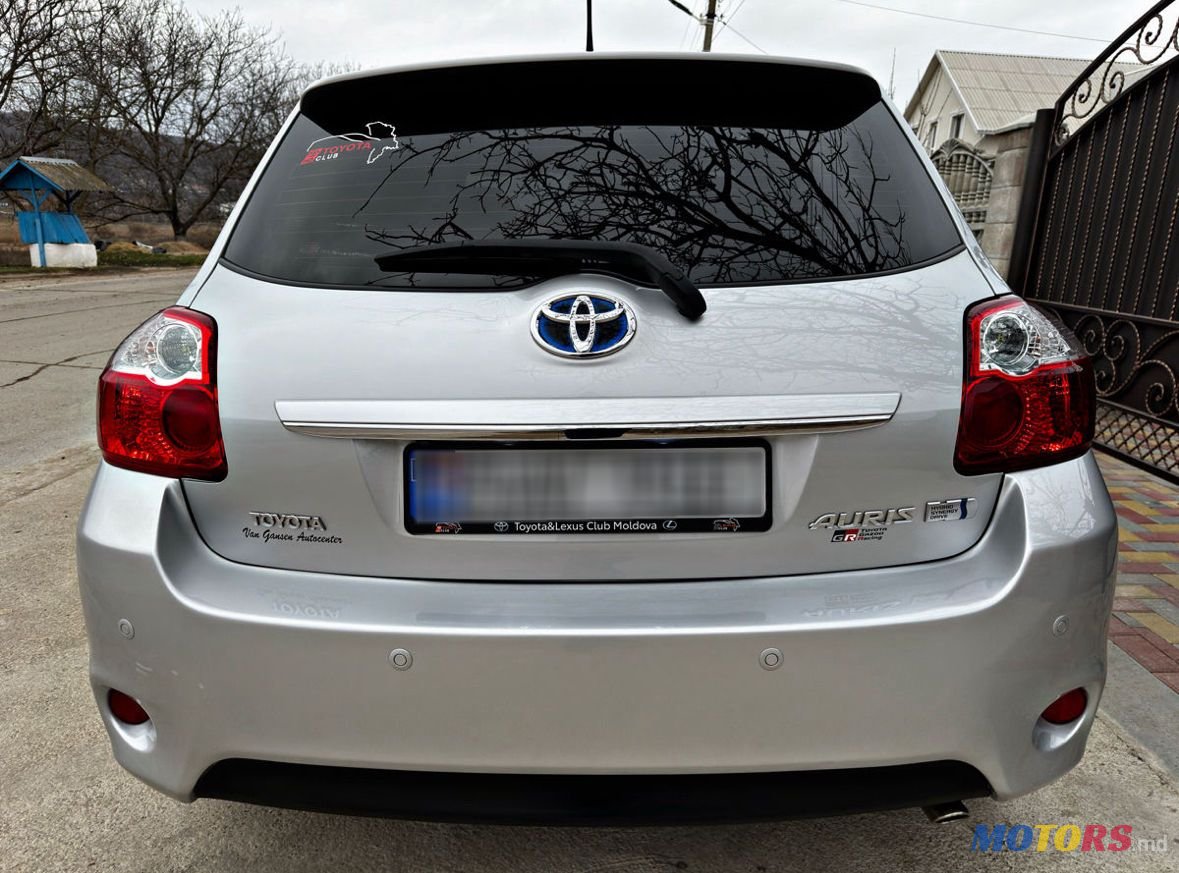 2011' Toyota Auris photo #4