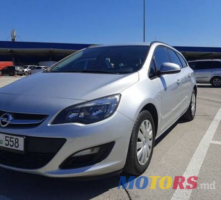 2013' Opel Astra photo #2