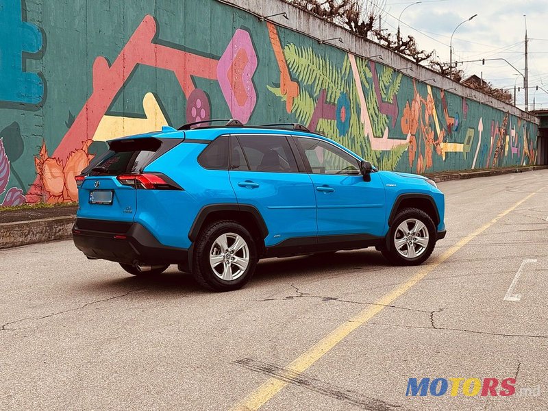 2020' Toyota RAV4 photo #5