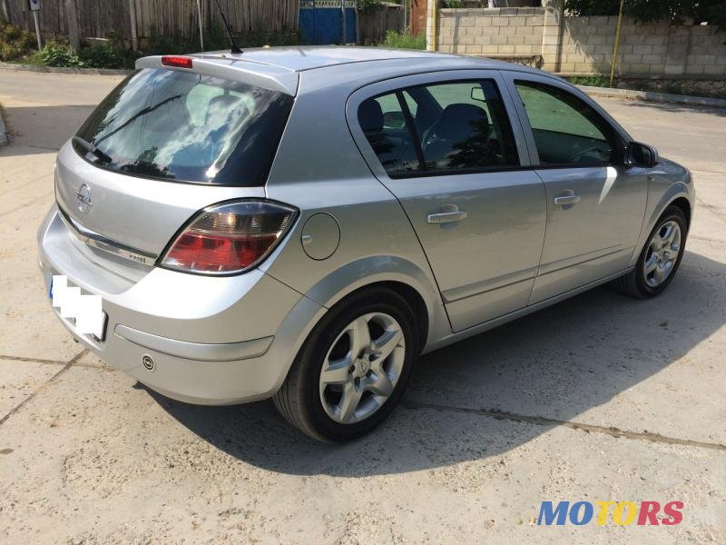 2007' Opel Astra photo #1