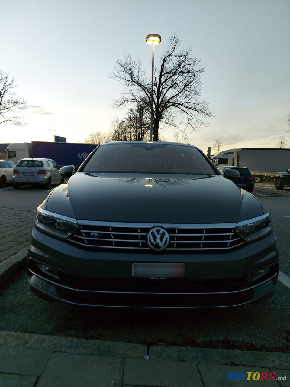 2017' Volkswagen Passat photo #2