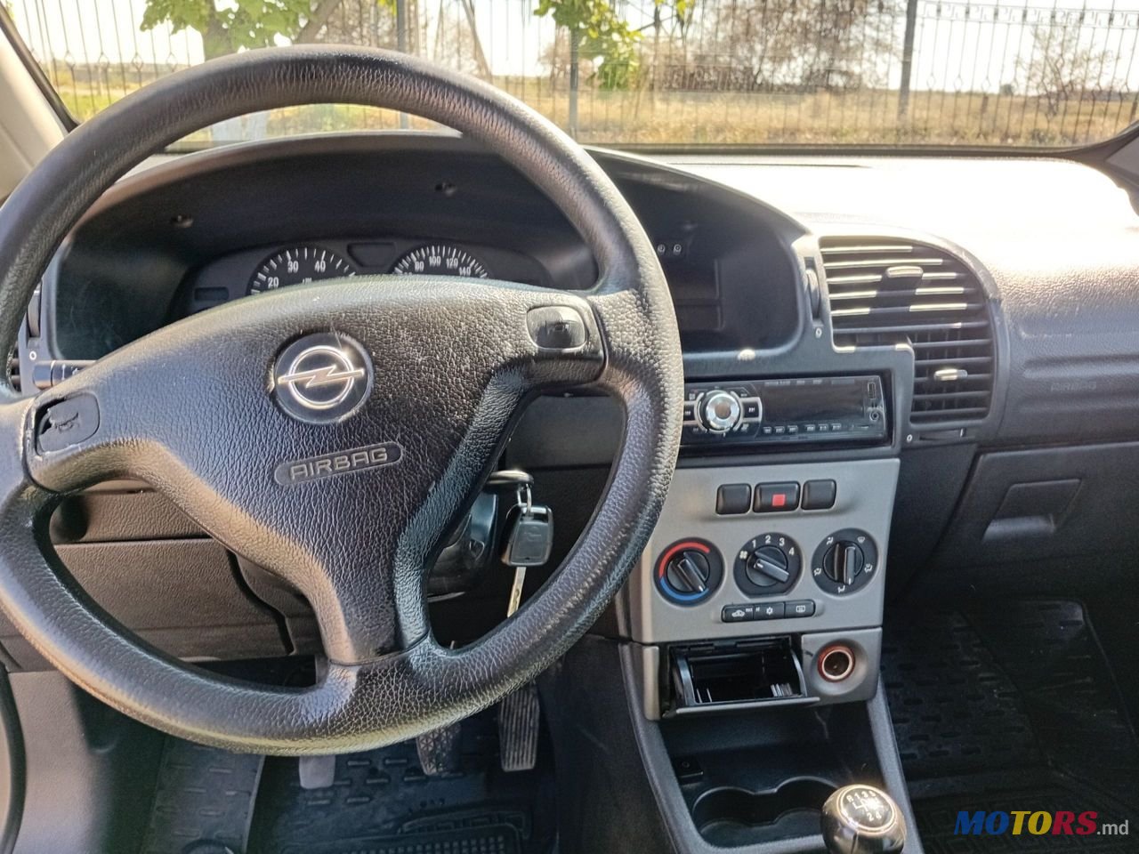 2004' Opel Zafira photo #3