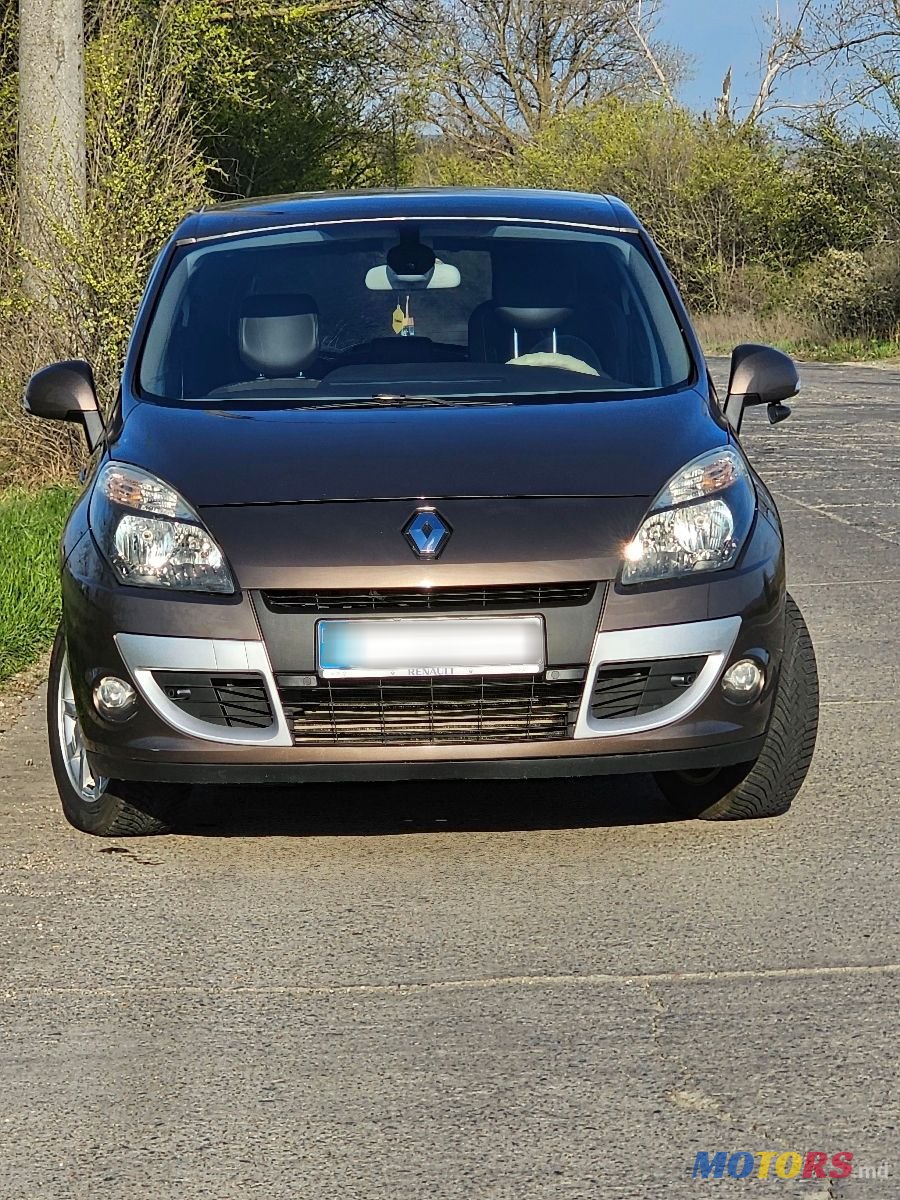 2010' Renault Scenic photo #1