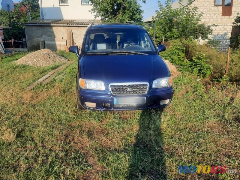 2000' Hyundai Trajet photo #1