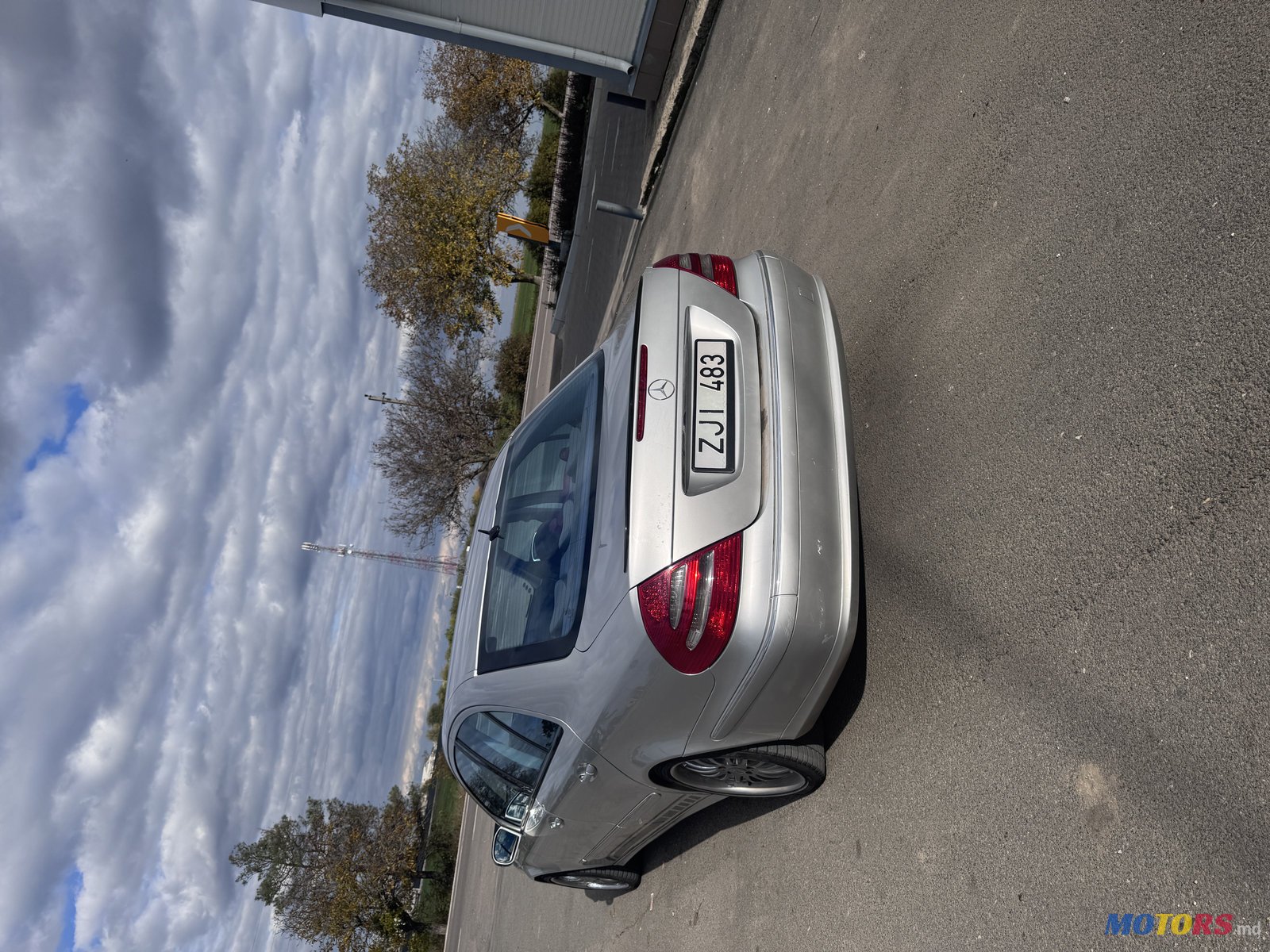 2004' Mercedes-Benz E 320 photo #2