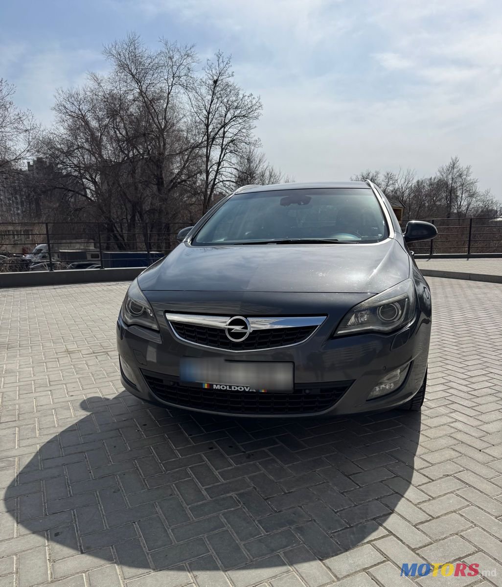 2011' Opel Astra photo #1