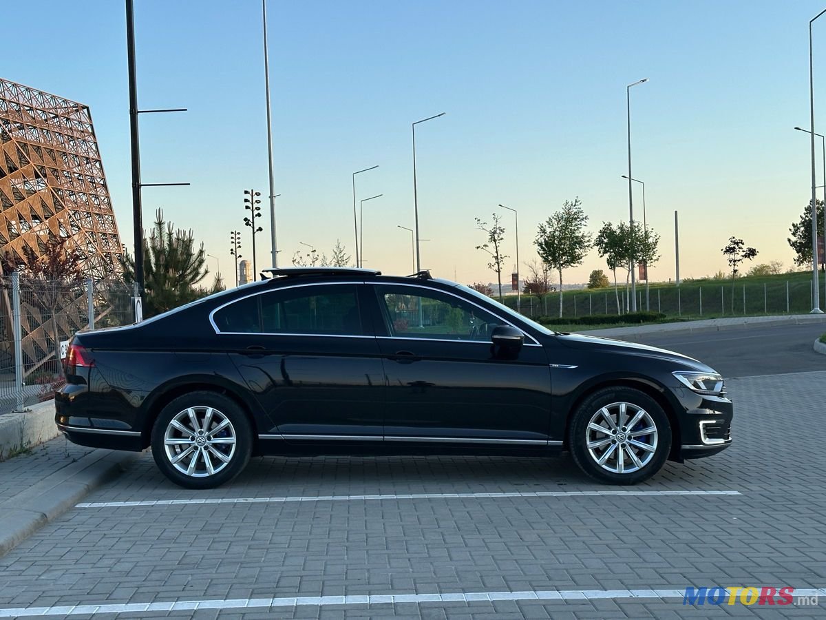 2015' Volkswagen Passat photo #4