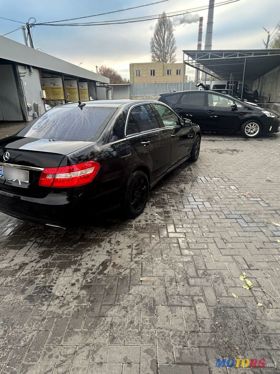 2011' Mercedes-Benz E-Class photo #4