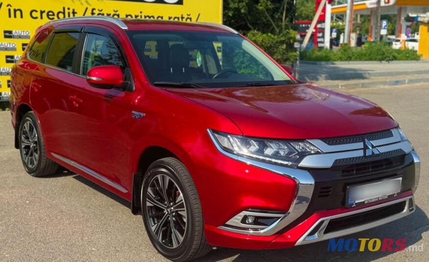 2021' Mitsubishi Outlander photo #2