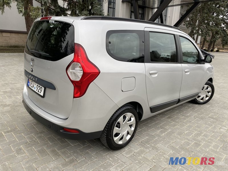 2014' Dacia Lodgy photo #2