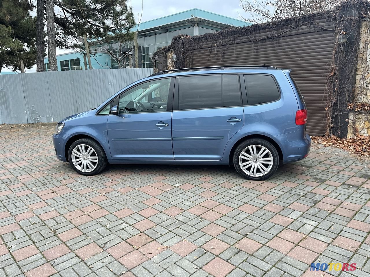 2011' Volkswagen Touran photo #6