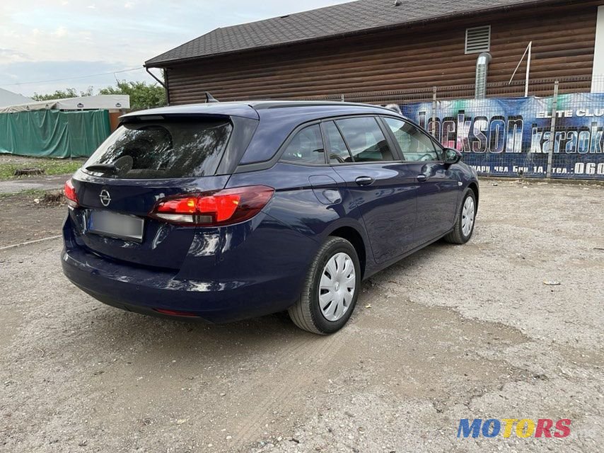 2017' Opel Astra photo #3