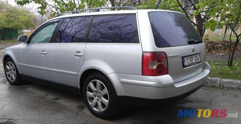 2004' Volkswagen Passat photo #1