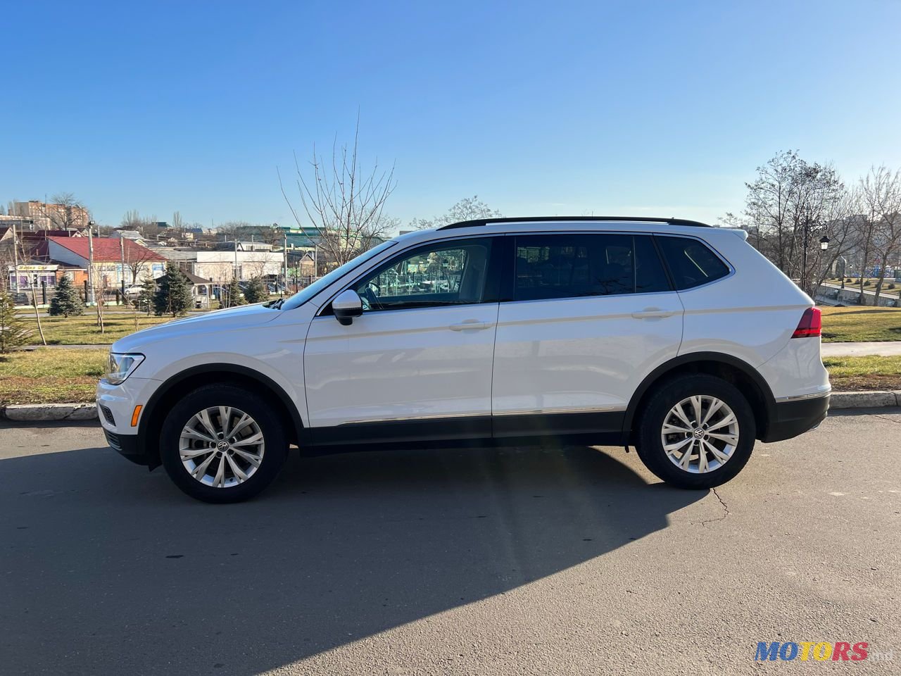 2018' Volkswagen Tiguan photo #3
