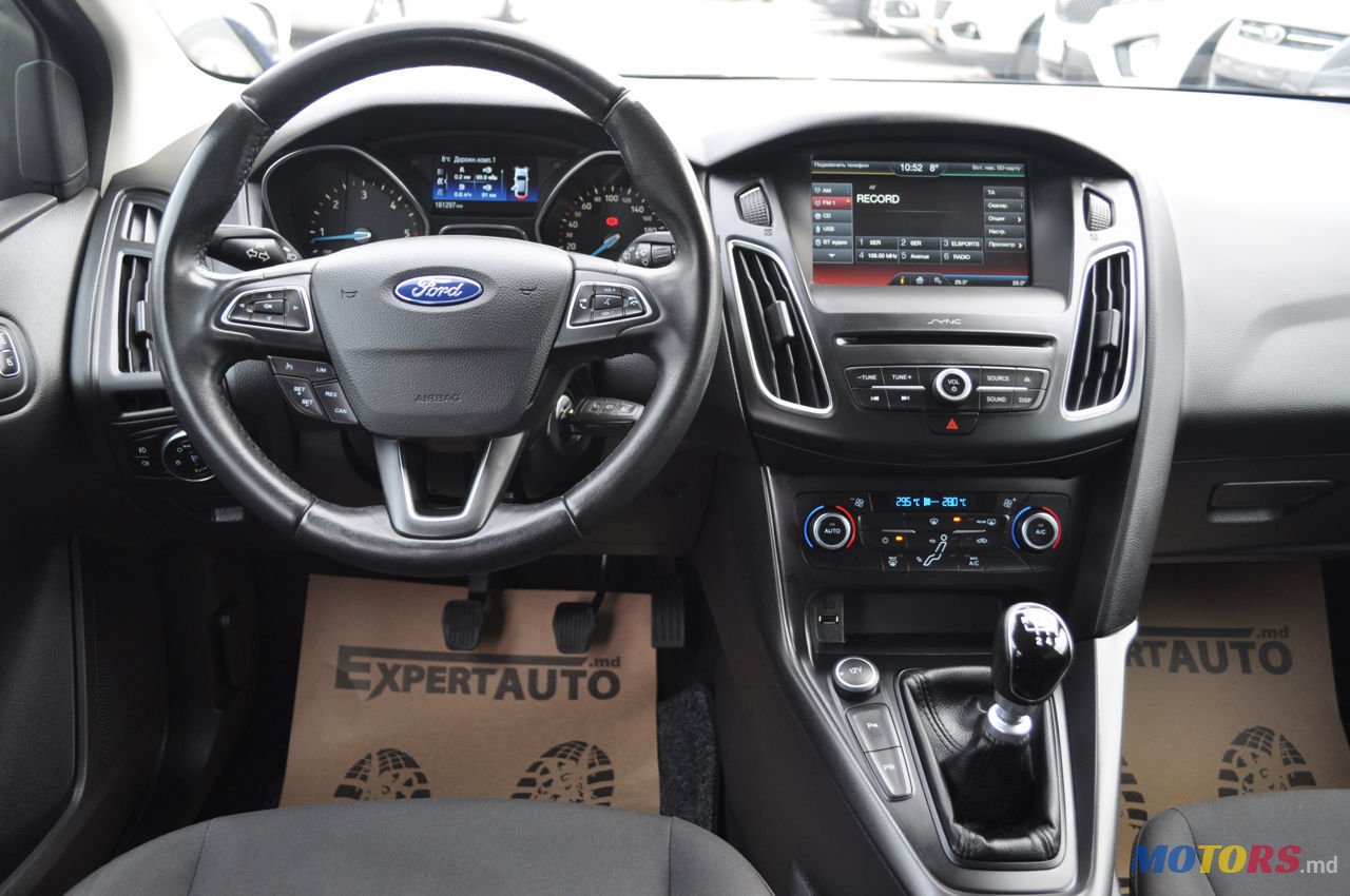 2015' Ford Focus photo #7