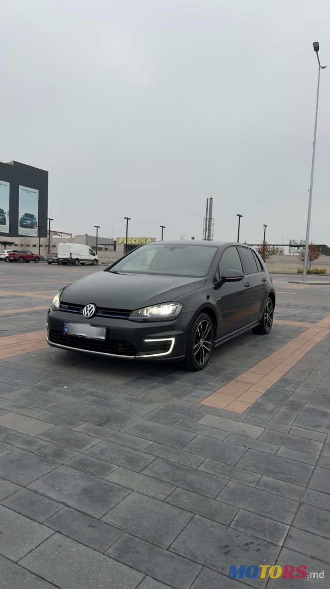 2015' Volkswagen Golf photo #1