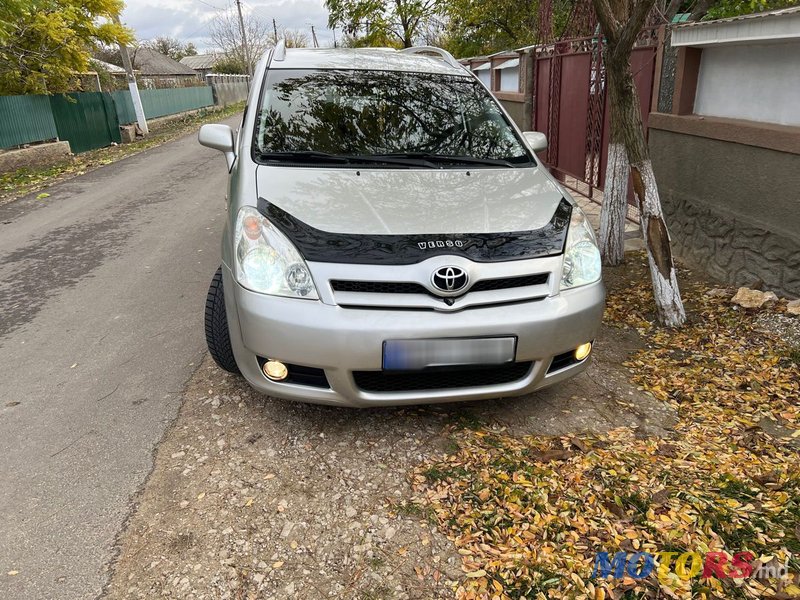 2005' Toyota Corolla Verso photo #3