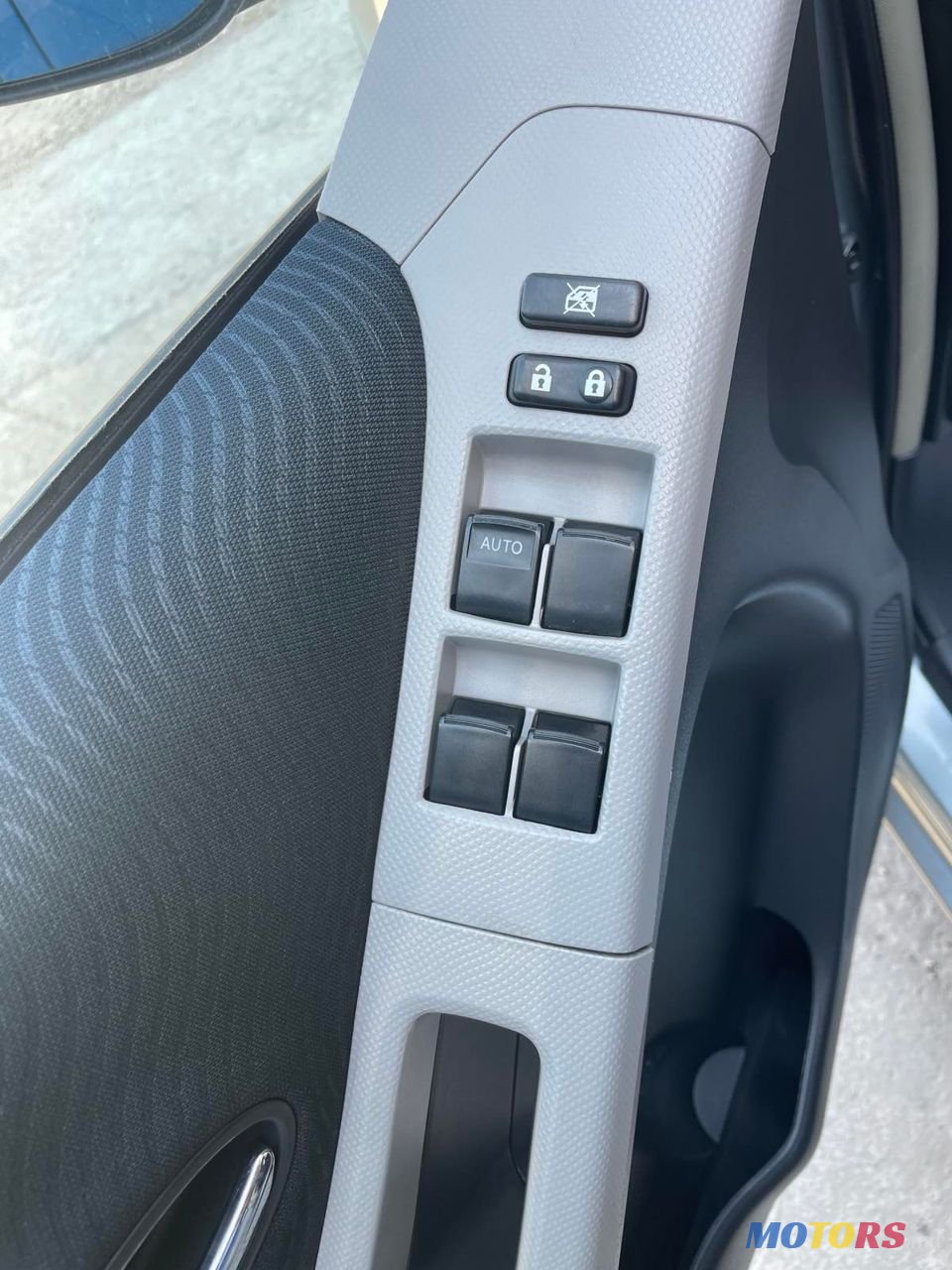 2009' Toyota Yaris photo #5