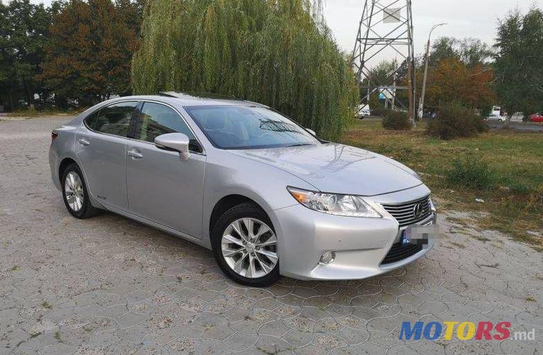 2012' Lexus ES photo #1