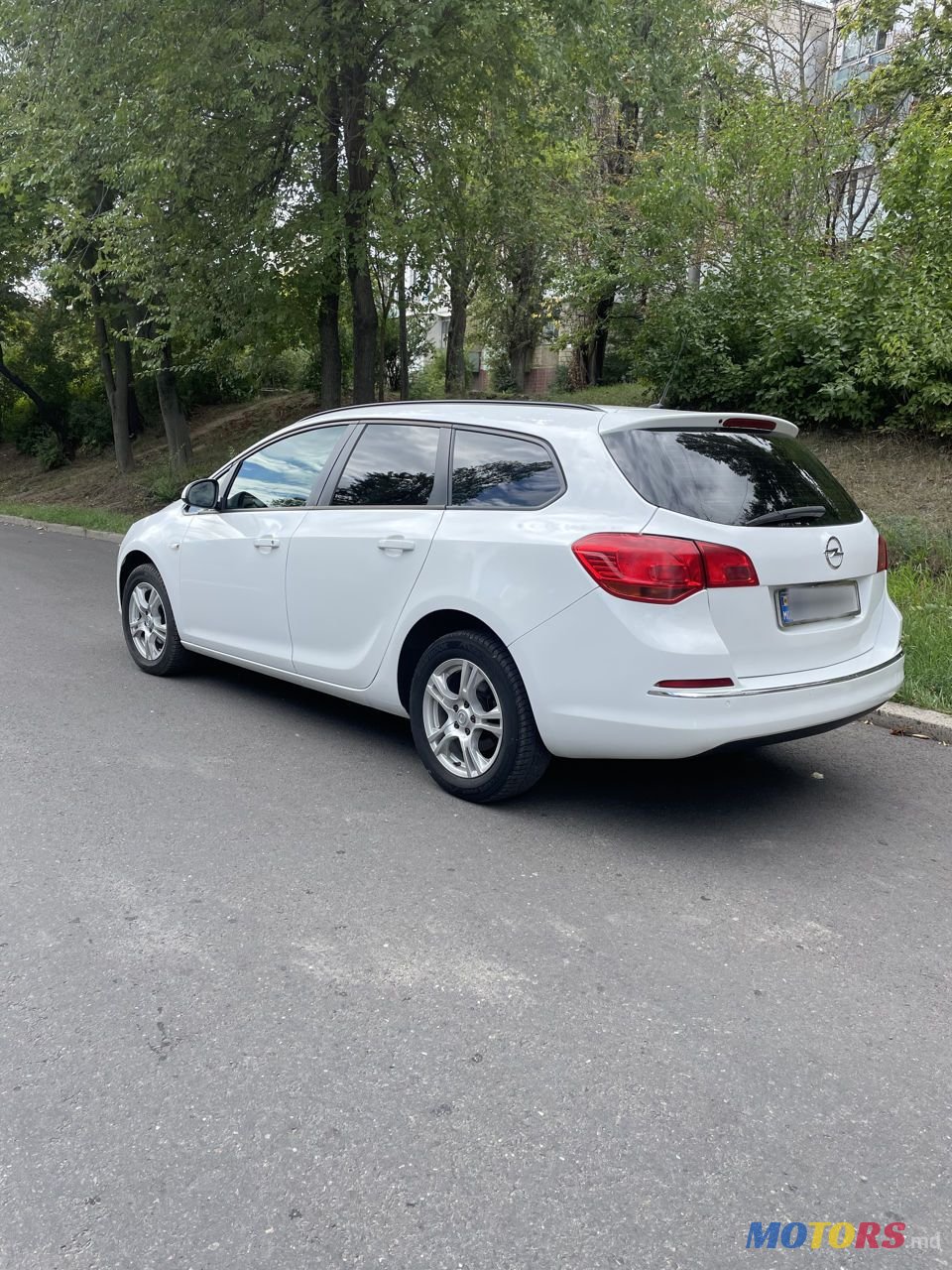 2012' Opel Astra photo #3