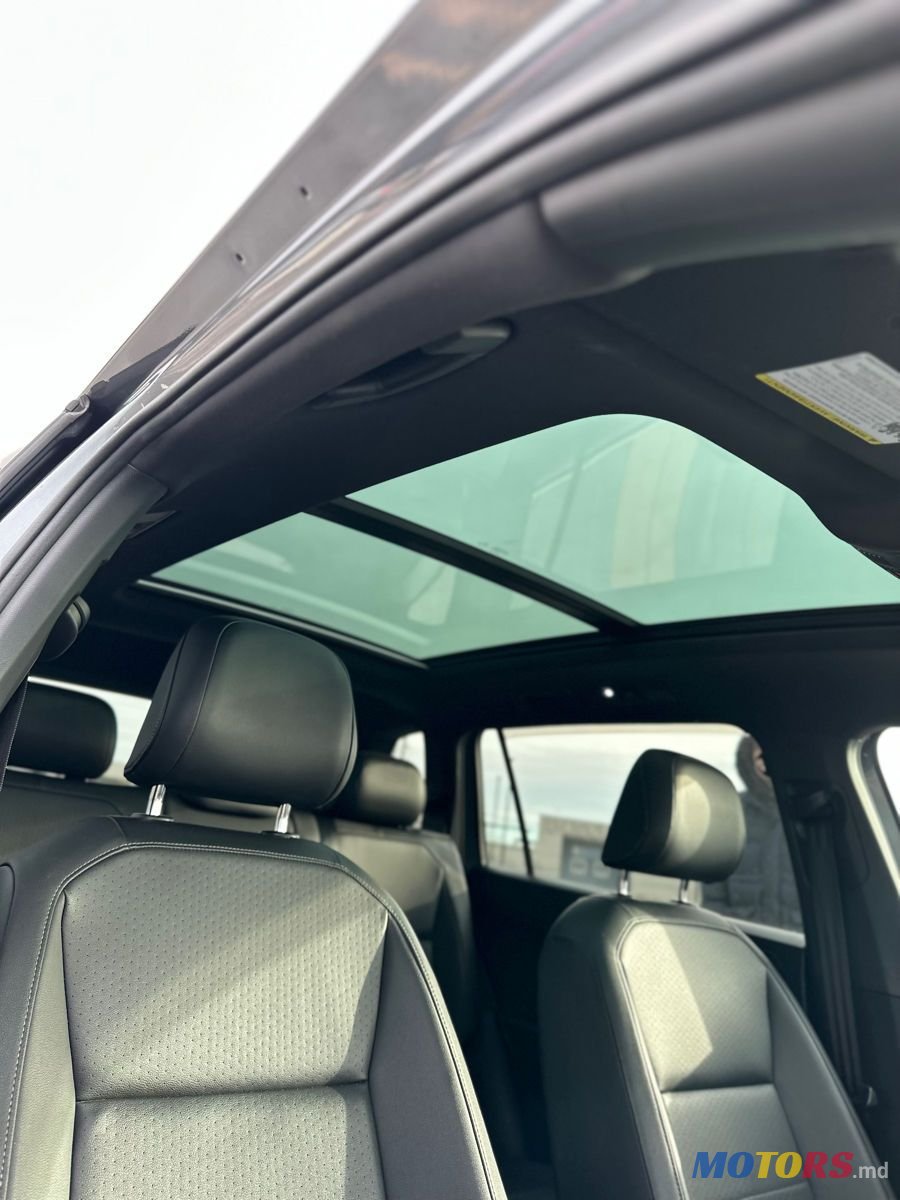 2018' Volkswagen Tiguan photo #6