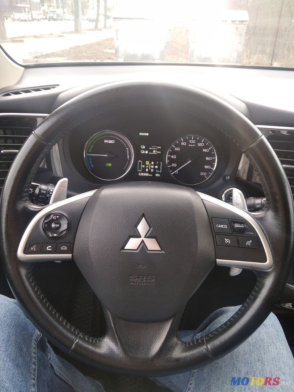 2014' Mitsubishi Outlander photo #6