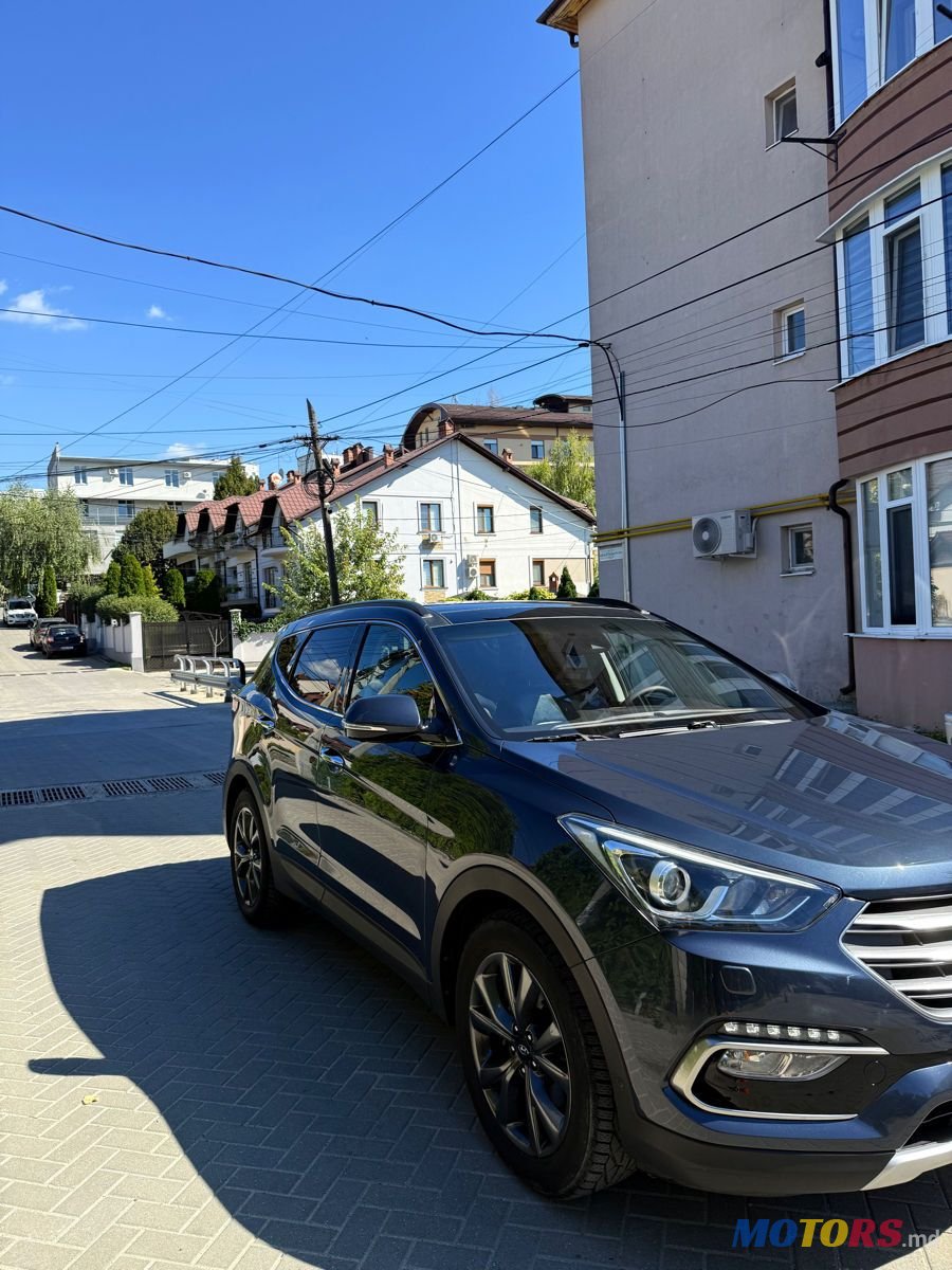 2015' Hyundai Santa Fe photo #2